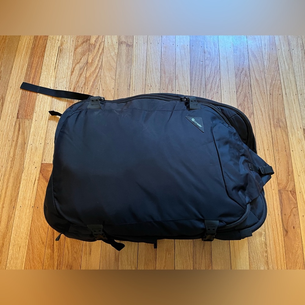 Pacsafe Venturesafe EXP45 Anti-Theft Travel Pack